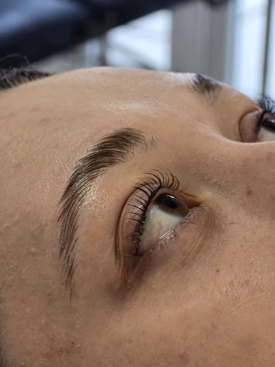 Lash lift i brow lift, trepavice podignute od korijena
